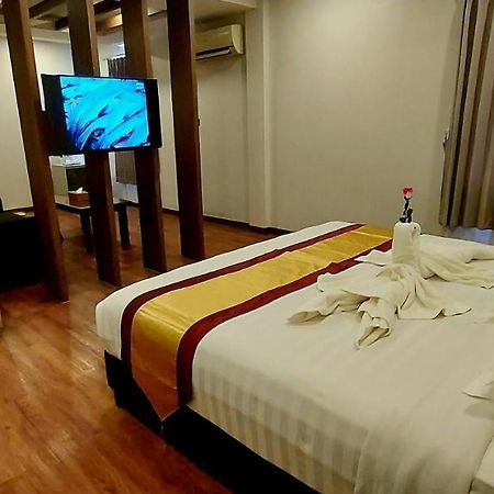 Royal Crown Hotel Yangon Dış mekan fotoğraf