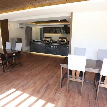 Royal Crown Hotel Yangon Dış mekan fotoğraf