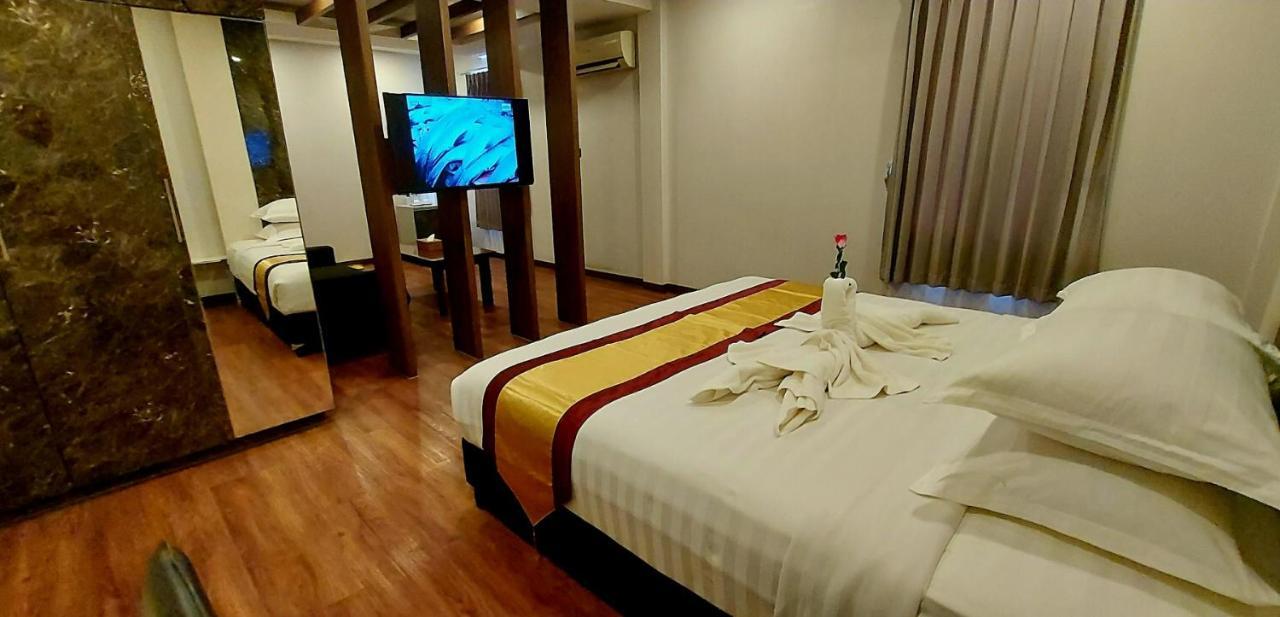 Royal Crown Hotel Yangon Dış mekan fotoğraf
