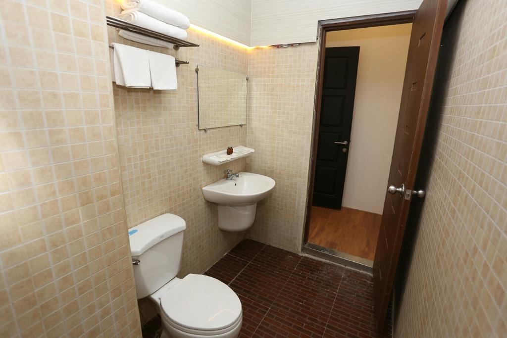 Royal Crown Hotel Yangon Dış mekan fotoğraf