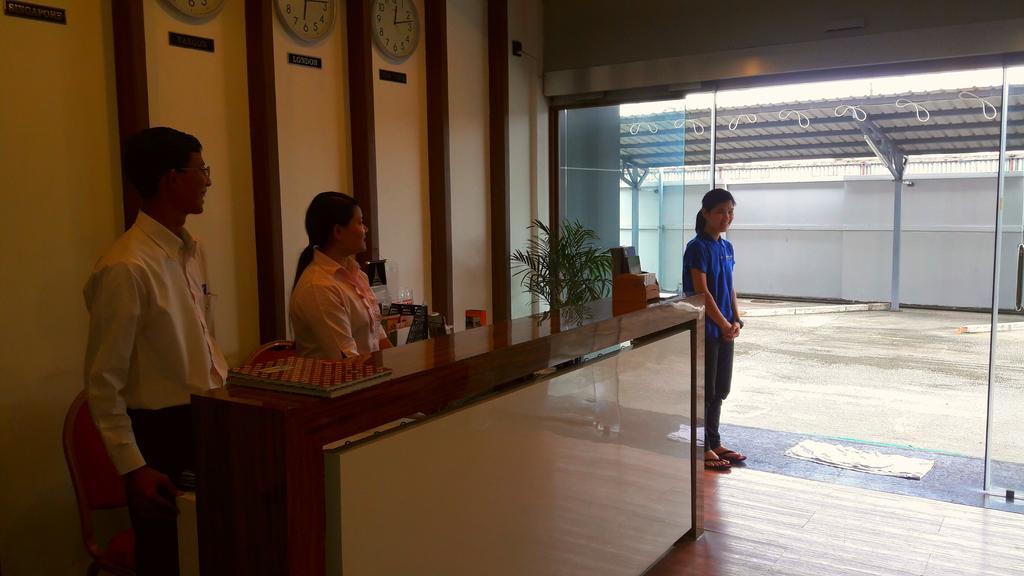 Royal Crown Hotel Yangon Dış mekan fotoğraf