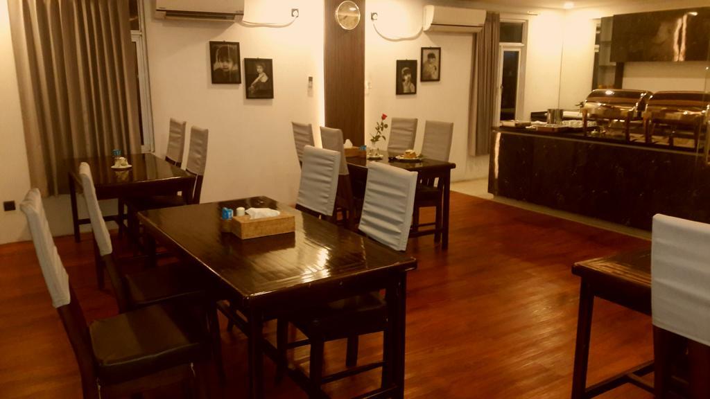 Royal Crown Hotel Yangon Dış mekan fotoğraf