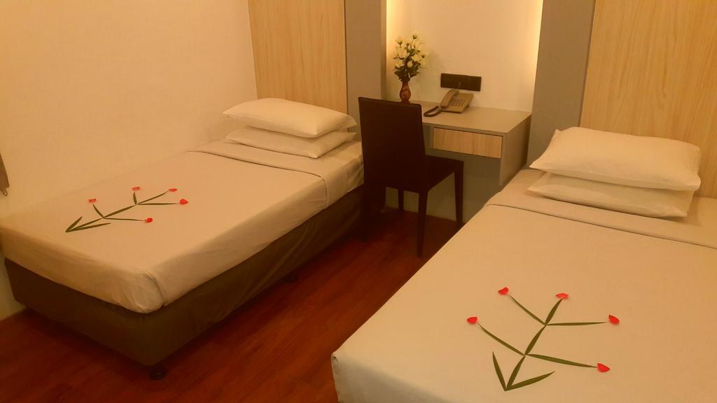 Royal Crown Hotel Yangon Dış mekan fotoğraf
