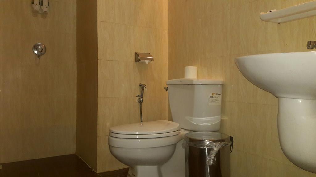 Royal Crown Hotel Yangon Dış mekan fotoğraf