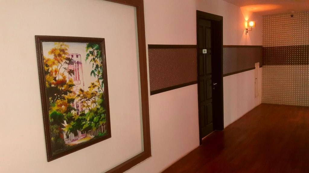Royal Crown Hotel Yangon Dış mekan fotoğraf