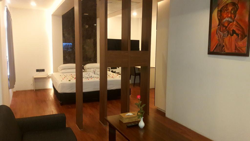 Royal Crown Hotel Yangon Dış mekan fotoğraf