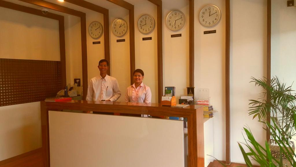 Royal Crown Hotel Yangon Dış mekan fotoğraf