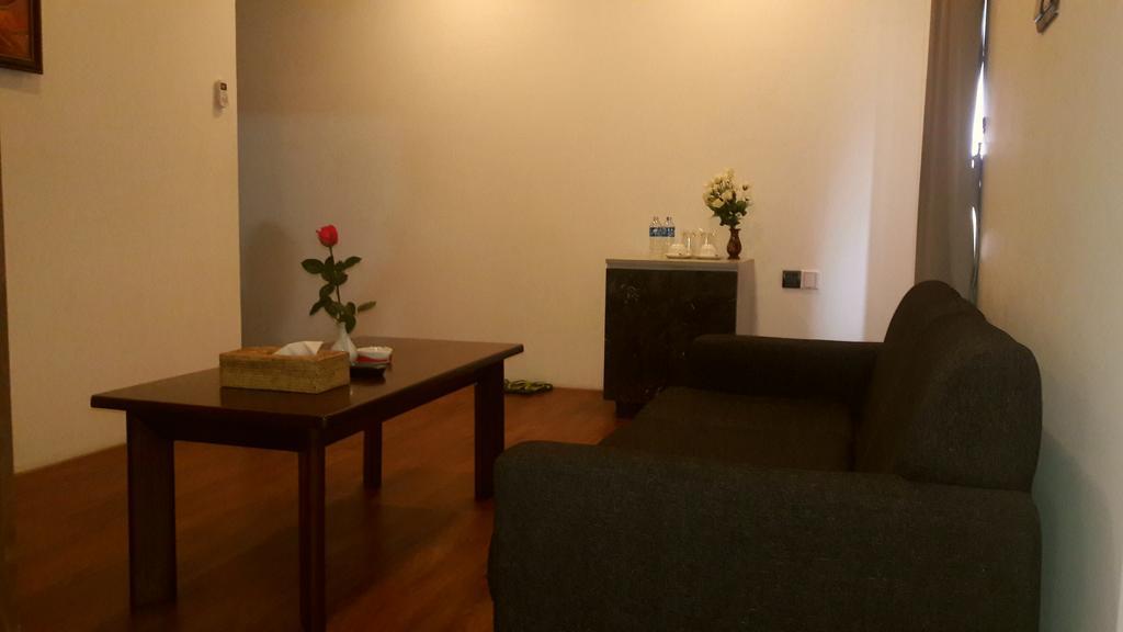Royal Crown Hotel Yangon Dış mekan fotoğraf
