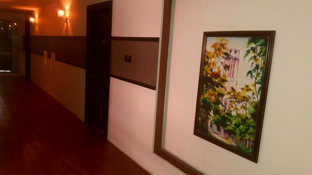 Royal Crown Hotel Yangon Dış mekan fotoğraf