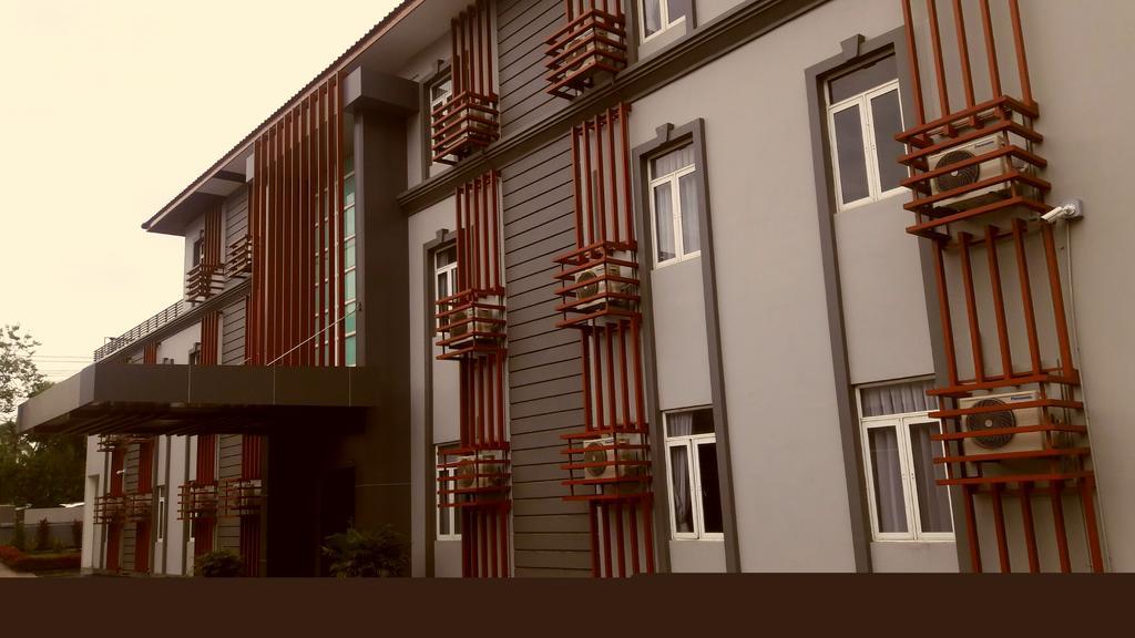 Royal Crown Hotel Yangon Dış mekan fotoğraf