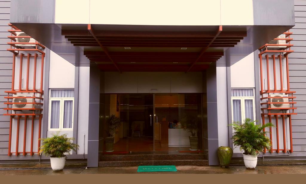 Royal Crown Hotel Yangon Dış mekan fotoğraf